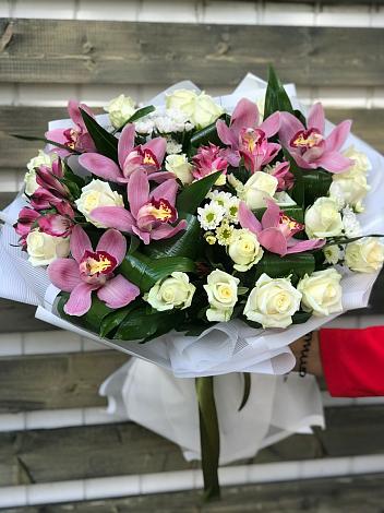 Букет цветов из: Розы и Хризантемы в Бугуруслане