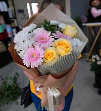 Букет цветов из:  Герберы, Розы и Хризантемы в Бугуруслане