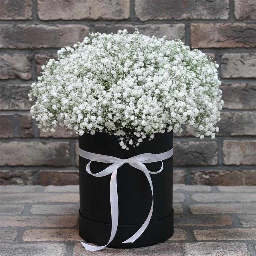 Цветочная композиция из Гипсофила в шляпной коробке в Бугуруслане