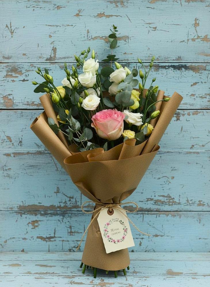 Букет цветов из: Розы и Лизиантусы в Бугуруслане