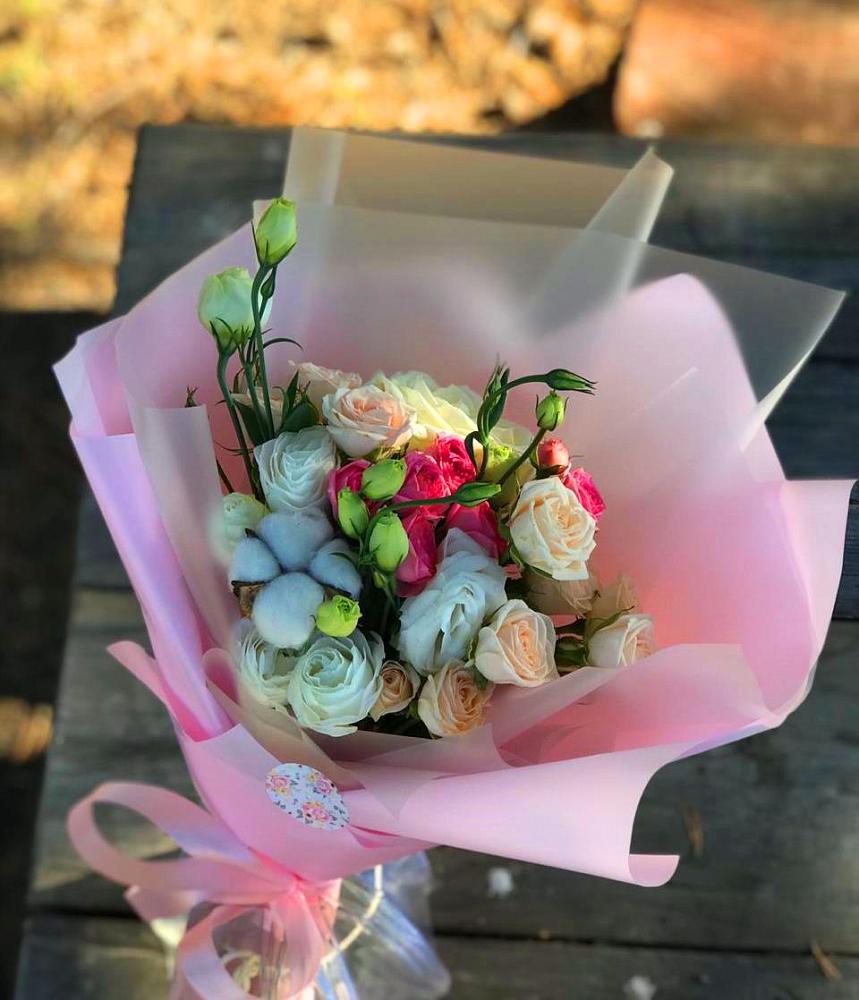 Букет цветов из: Розы и Лизиантусы в Бугуруслане