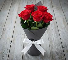 Букет 5 Красных роз Эдлесс Лав в Бугуруслане