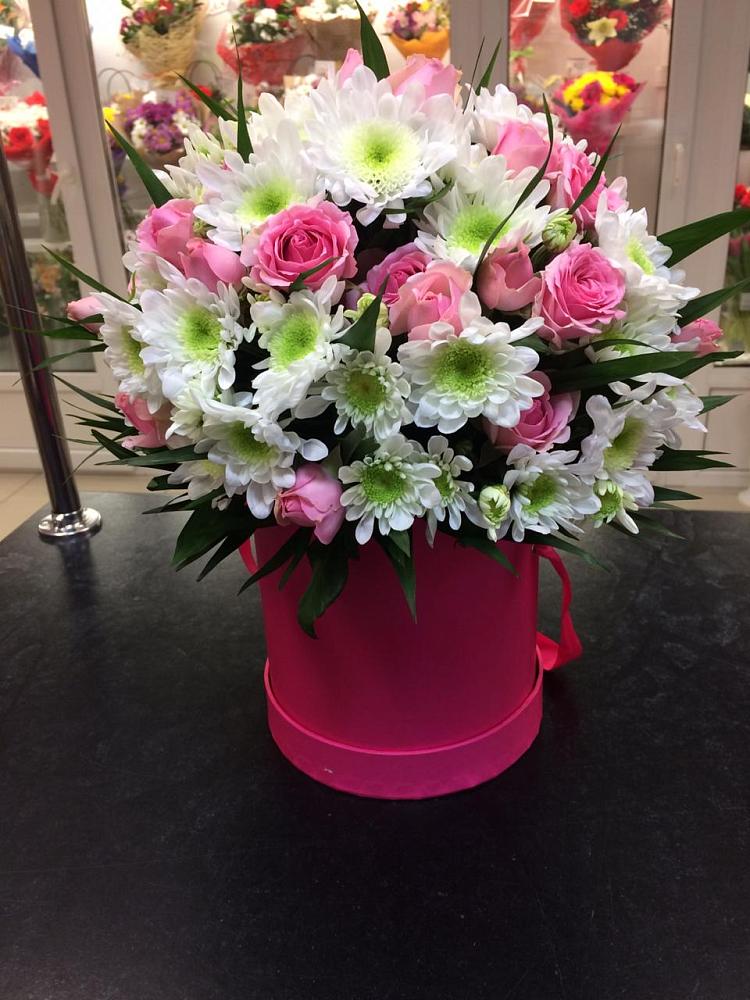 Цветочная композиция из Розы и Хризантемы в шляпной коробке в Бугуруслане